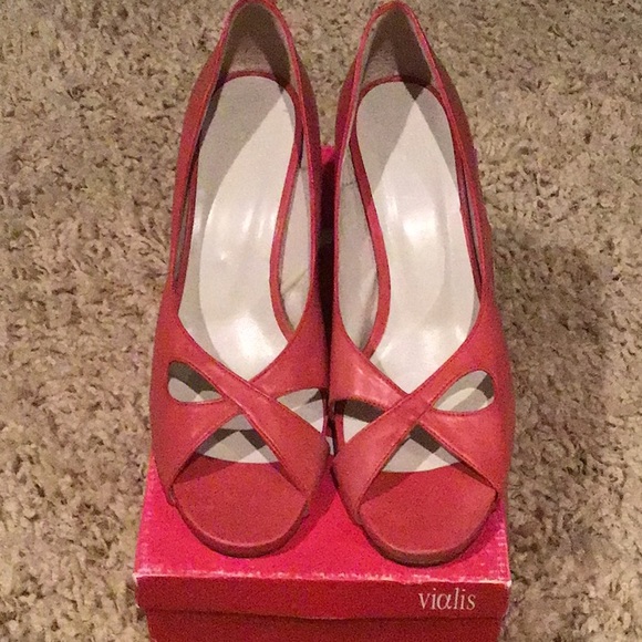 Beautiful Pink heels- NEW WITH BOX - Picture 1 of 3